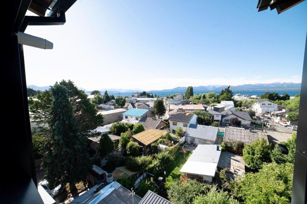 Vista Al Lago Y Montanas - Cercano Al Centro Apartamento